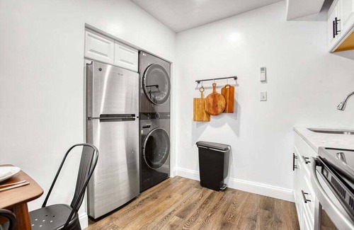 Parkesburg Apartment | Cozy Apt with King Bed - Full Kitchen - Desk Area