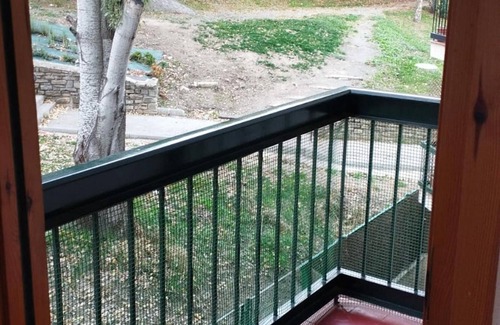 Jaca Apartment | Cozy Apt with Pool in Quiet Area Near Jaca Ice Palace - Parking Included