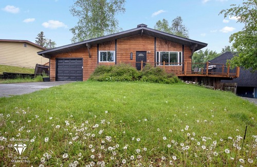 Russian Jack Park House | Cozy Arctic Den w/Hot Tub, 10 min from downtown