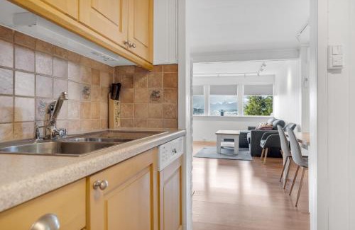 Tromso Apartment | Cozy Arctic Hideaway l Fireplace l Parking