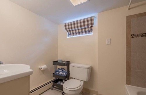 Asbury Park Apartment | Cozy asbury apartment with in unit washer dryer and shared back yard
