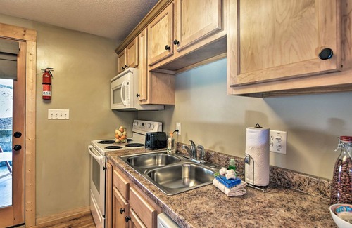 Weaverville Cabin | Cozy Asheville-Area Cabin w/Hot Tub & Fireplace!