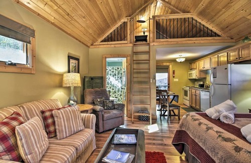 Weaverville Cabin | Cozy Asheville-Area Cabin w/Hot Tub & Fireplace!