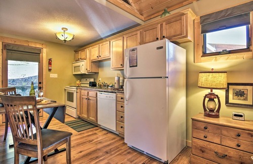 Weaverville Cabin | Cozy Asheville-Area Cabin w/Hot Tub & Fireplace!