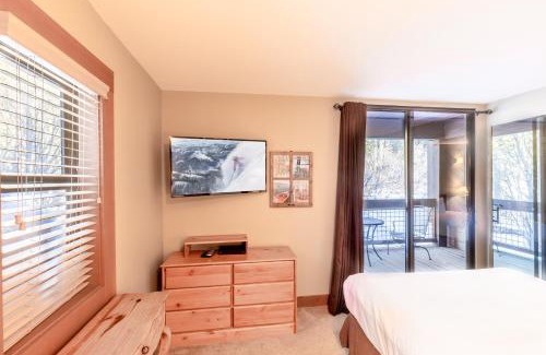 Truckee Apartment | Cozy Aspen Grove 2 bed 2 bath condo