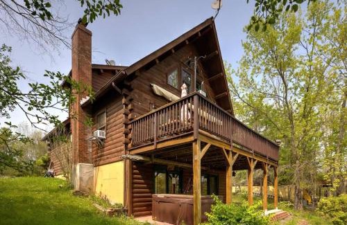 Athens House | Cozy Athens Cabin on the Lake with Hot Tub & Backyard