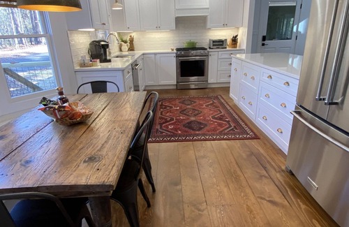 Athens House | Cozy Athens Retreat- All Decked Out with Pond View-7 miles from Dwntwn