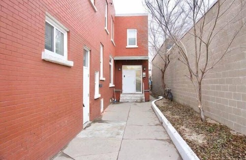 Moose Jaw Apartment | Cozy Bachelor Condo, Downtown, WiFi & Smart TV