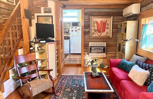 Weaverville Cabin | Cozy Backyard Log Cabin/Great Sunsets/10 min North of Asheville/easy access