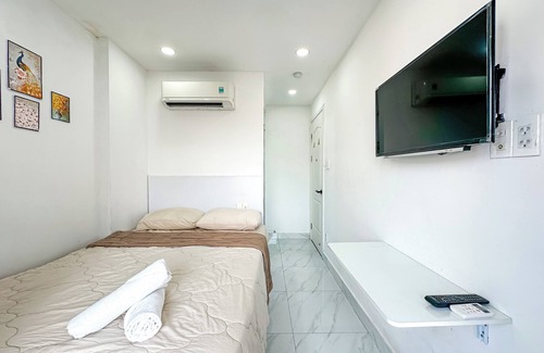 Phu My Hung Apartment | Cozy balcony studio in D7