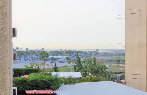 Larnaca Apartment | Cozy Beach Apt/100 MBit+ Netflix/Near Airport