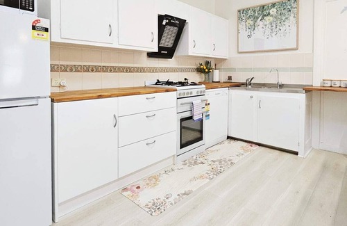 Largs North House | Cozy Beach Cottage/Steps from Beach,Jetty