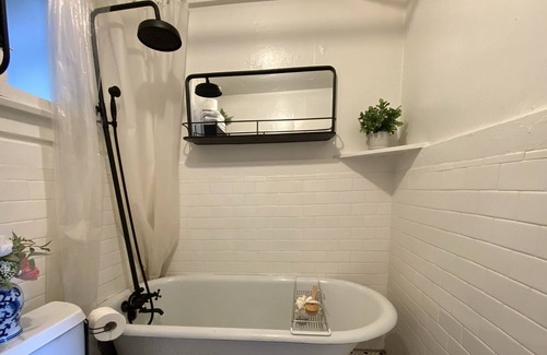 Townsite Cottage | Cozy Beach Cottage Blocks from the Beach!
