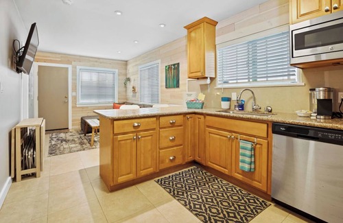 Mission Beach Cottage | Cozy Beach Cottage, Walk to Everything! 2bed/1bath