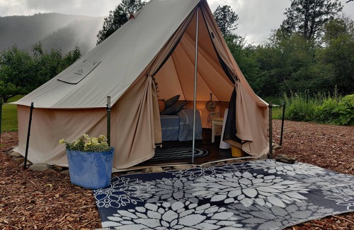 Glacier Country Cabin | Cozy Beach Cove Yurt, glamping by the river 2mi from Quinn's Hot Springs Resort.