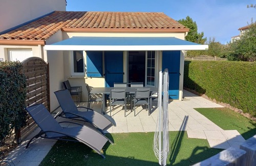Bretignolles-sur-Mer House | Cozy Beachside House with Pool Access, 150m to Beach, Summer Fun, WiFi Included