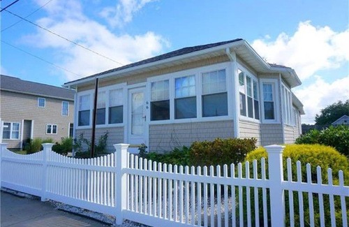 Old Lyme House | Cozy Beach House - Available year round