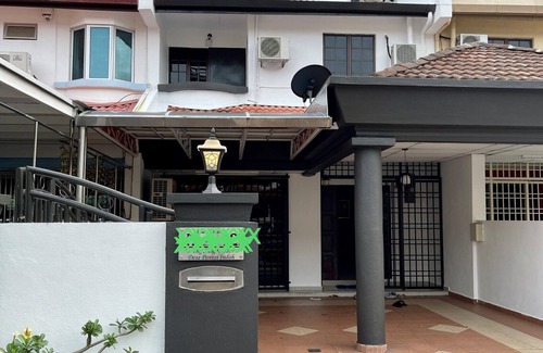 Bayan Lepas House | Cozy Beach Retreat In Teluk Kumbar