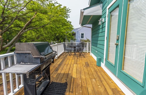 Michigan City Cottage | Cozy Beach Retreat with Resort & Beach Access