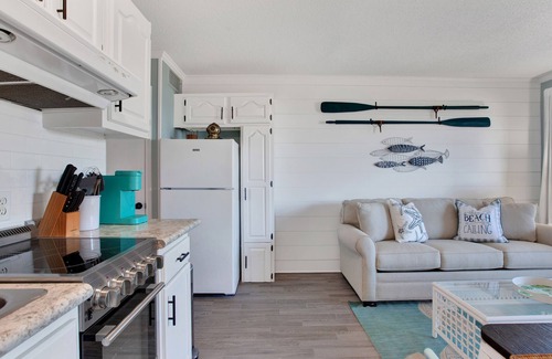 Palmetto Dunes Condo | Cozy Beach Stay with Ocean Views! Pool Access