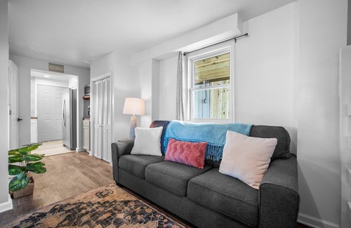 Jacksonville Apartment | Cozy beach studio- Bottom unit