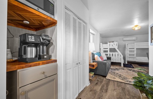 Jacksonville Apartment | Cozy beach studio- Bottom unit