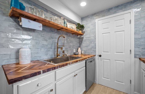 Jacksonville Apartment | Cozy beach studio- Bottom unit