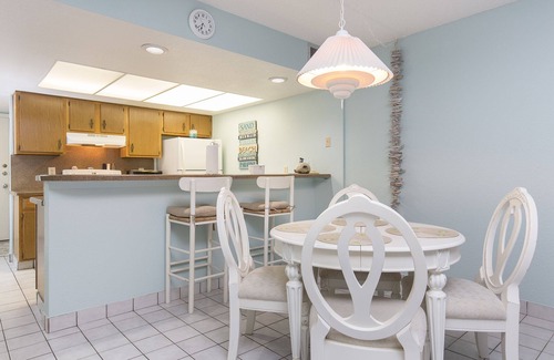 South Padre Island Condo | Cozy Beachfront Condo with Pool & Direct Beach Access!