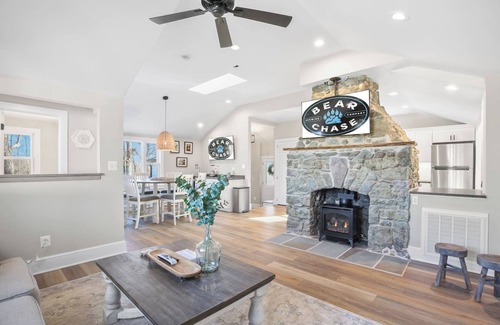 Bluemont House | Cozy Bear Chase Cottage