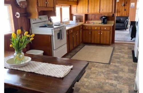 White Lake House | COZY Bellaport Cottage at White Lake/Pet Friendly: Quick walk to the Lake