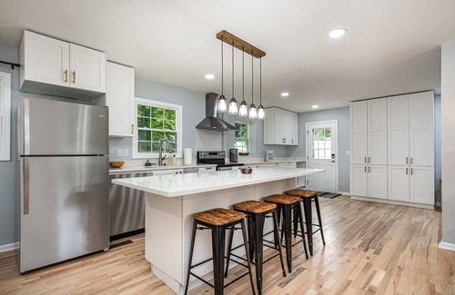 South Belmont House | Cozy Belmont Retreat: Charming 3-Bedroom Haven!