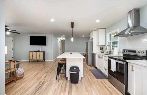 South Belmont House | Cozy Belmont Retreat: Charming 3-Bedroom Haven!