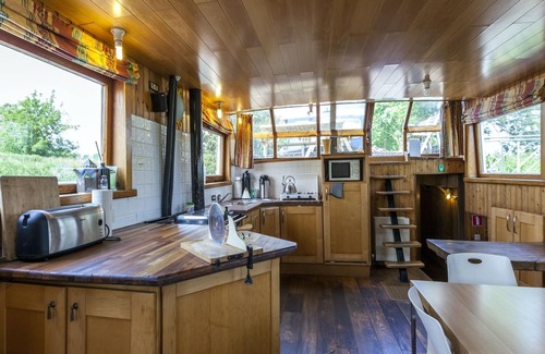 Merkem Boat Rental | Cozy Boat in Merkem near Lake