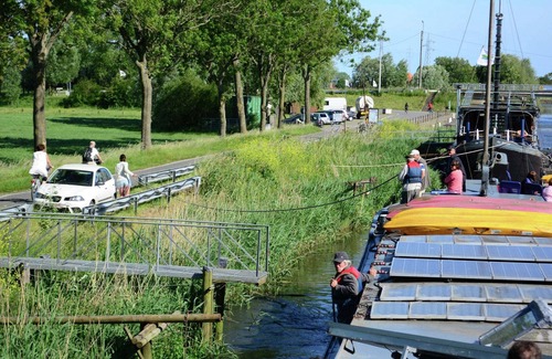 Merkem Boat Rental | Cozy Boat in Merkem near Lake