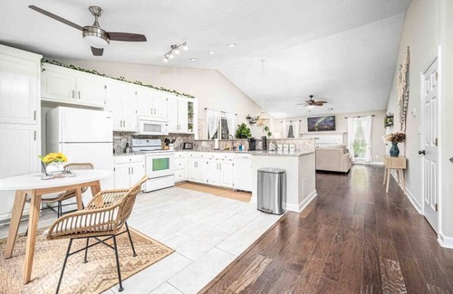 Cary House | Cozy Boho Kildaire Farms Home- near Downtown