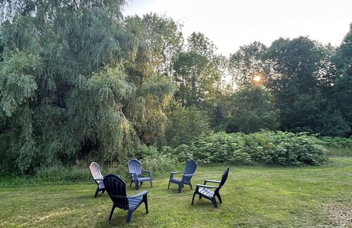 Rome House | Cozy Boho Retreat Near Belgrade, Pond and Hikes