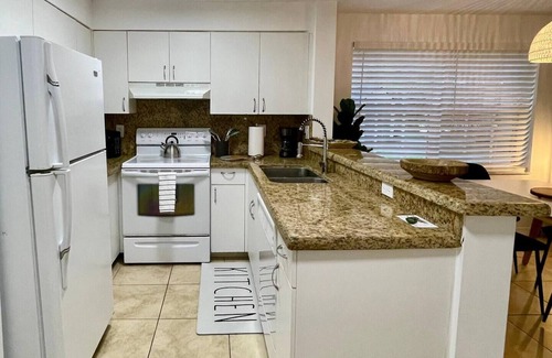 Mission Bay Apartment | Cozy boho-style 2BR, 2BA ground floor apartment in West Boca Raton with free parking