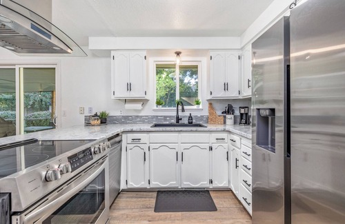West Bench Cottage | Cozy Boise Gem: Private Yard, Game Room & Workspacen