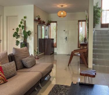 Batam Villa | Cozy Botanical Garden House