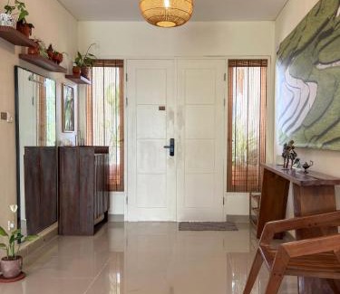 Batam Villa | Cozy Botanical Garden House