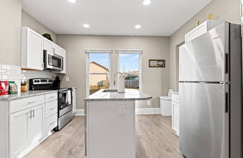 Holy Cross House | Cozy Brand New 3BR/1BA Remodel - Close To It All!