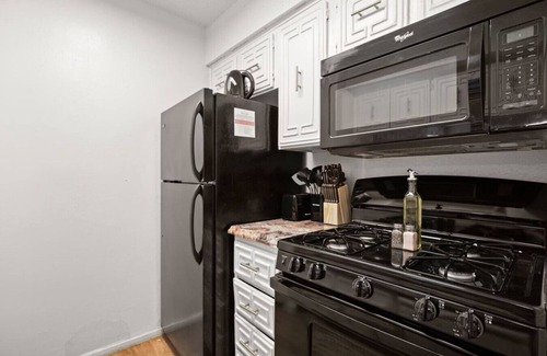 Brentwood Apartment | Cozy Brentwood Studio! |Close to ACL, F1, Etc!