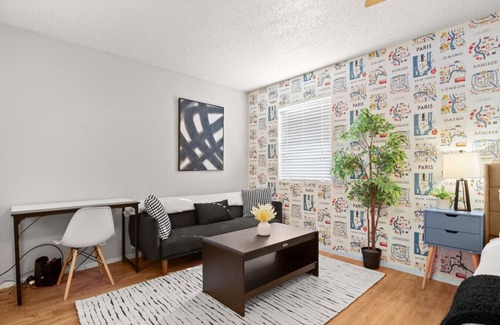 Brentwood Apartment | Cozy Brentwood Studio! |Close to ACL, F1, Etc!