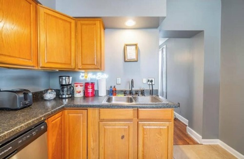 Italian Village Condo | Cozy Brick-Short North Condo - [fenced yard] - OSU