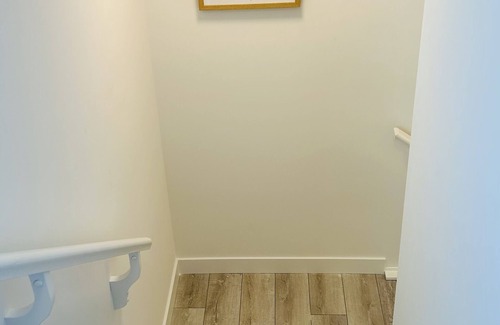 Southwest Calgary House | Cozy bright and spacious 1 bedroom basement suite in Southwest Calgary