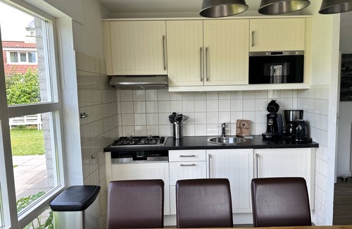 De Cocksdorp House | Cozy, bright bungalow; pool and WLAN included. De Cocksdorp, Roggeslootweg(441)