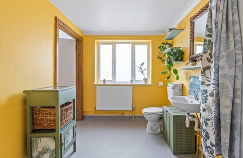 Woodingdean Apartment | Cozy Brighton Escape | Countryside Views & Parking