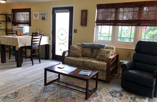 Laurel House | Cozy bungalow in charming Bay Point subdivision 2 minutes to Nokomis beach.