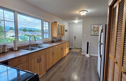Kitimat House | Cozy Bungalow in Kitimat