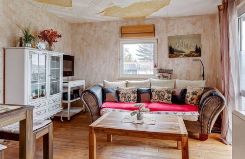 Nakensdorf House | Cozy Bungalow in Nakenstorf with Garden